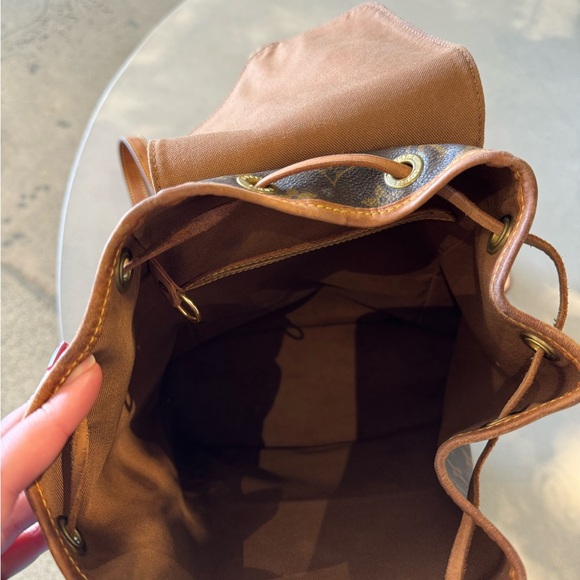 Louis Vuitton Monogram Montsouris Backpack MM - Picture 9 of 11